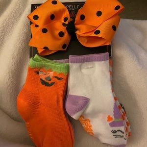 Halloween accessories- bow and 6 socks